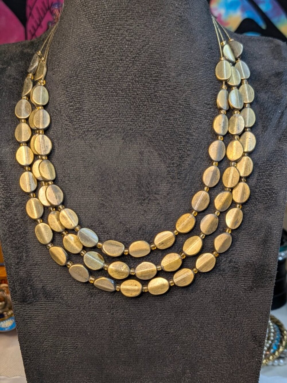 Vintage Brushed Gold‑Tone Disc Choker Necklace